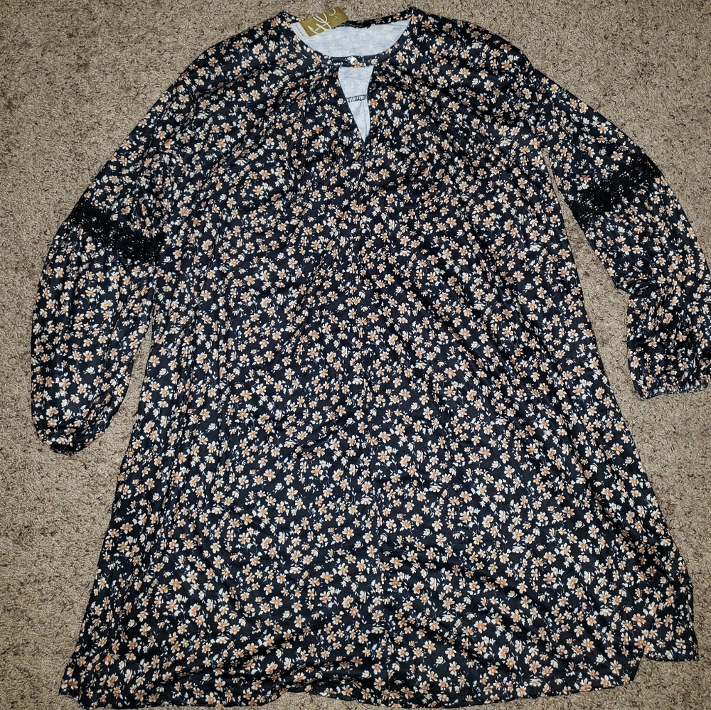 Floral Key Hole Shift Dress